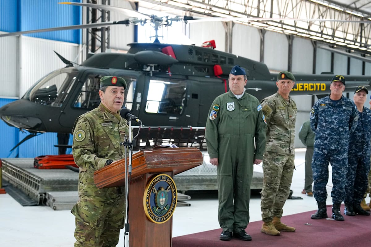 Argentina reserva compras militares de submarinos, F-16 y drones