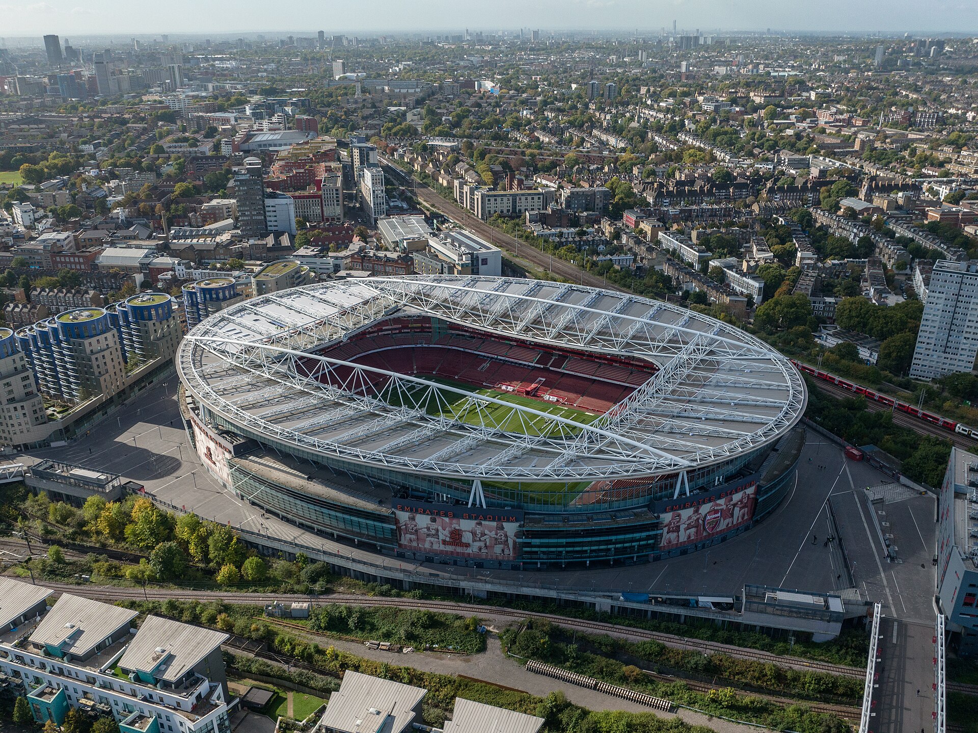 Arsenal remonta al Leeds y el Chelsea golea al Bournemouth