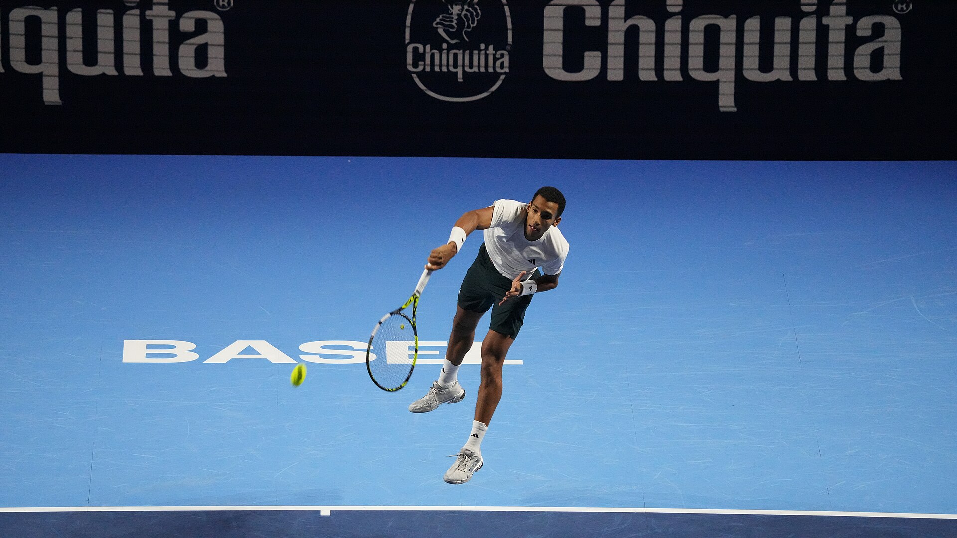 Auger-Aliassime supera con apuros a Carabelli en Shanghái