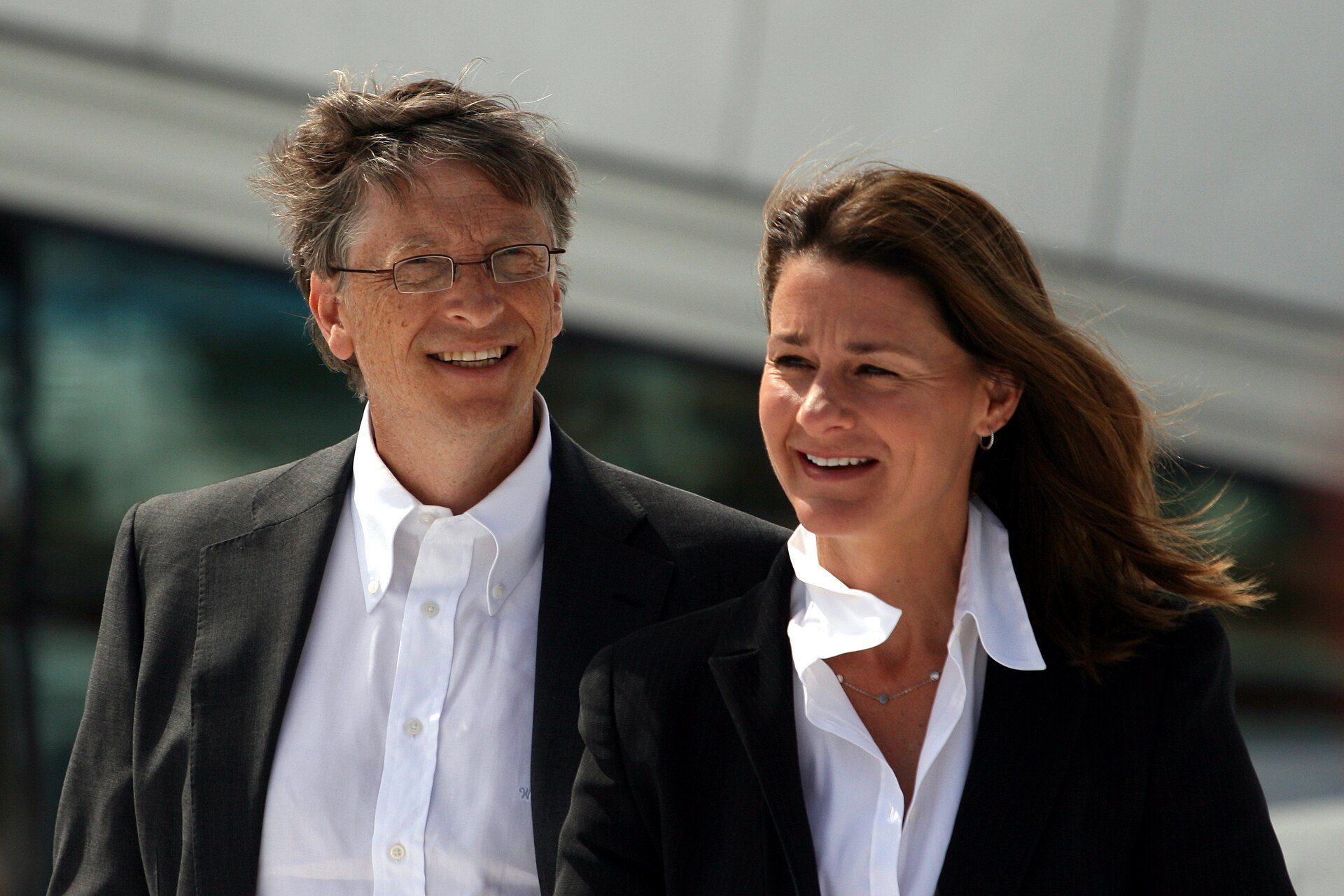 Bill Gates alerta de ciberataques con IA como el gran desafío de 2026