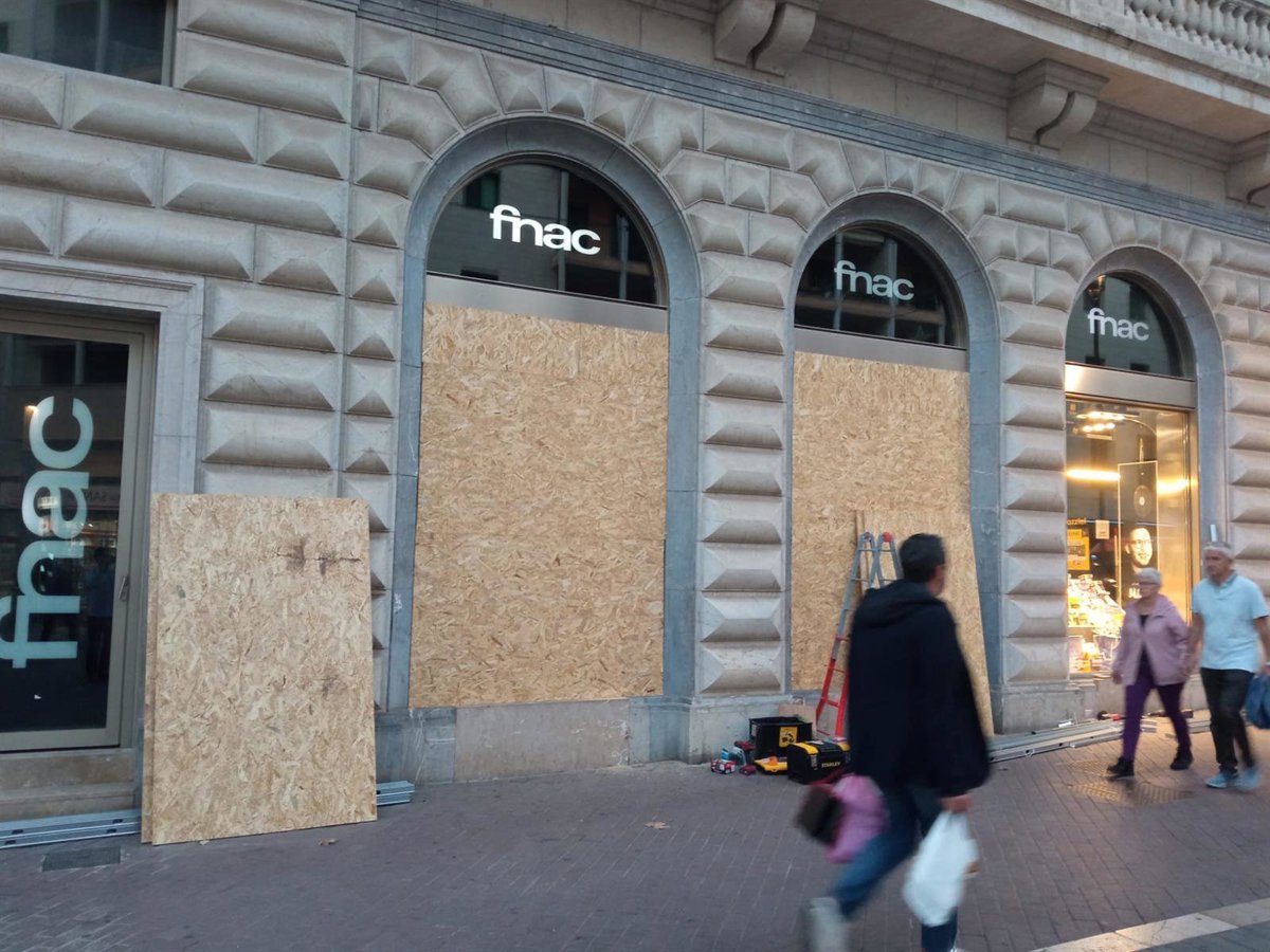 España blinda comercios ante llamamientos de 'Blocus' a saqueos en Halloween