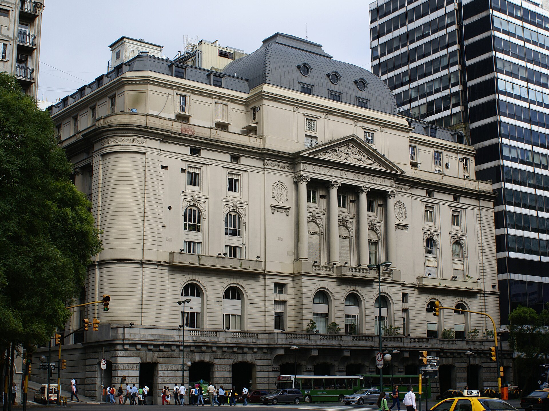 Argentina: la Bolsa de Buenos Aires cae 1,50 % y sube el riesgo país