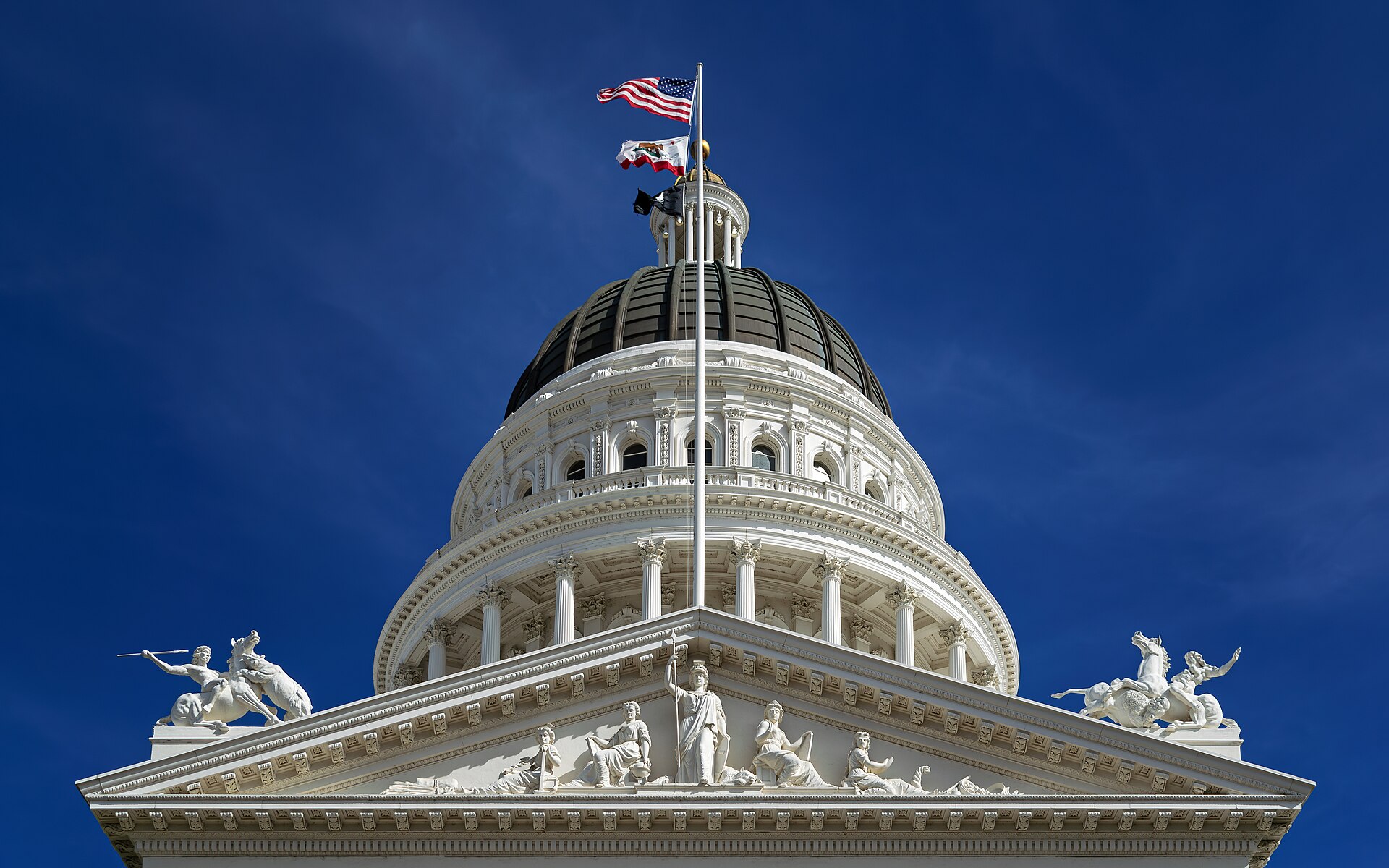 College Corps ofrece hasta US$10.000 en California por 450 horas de servicio