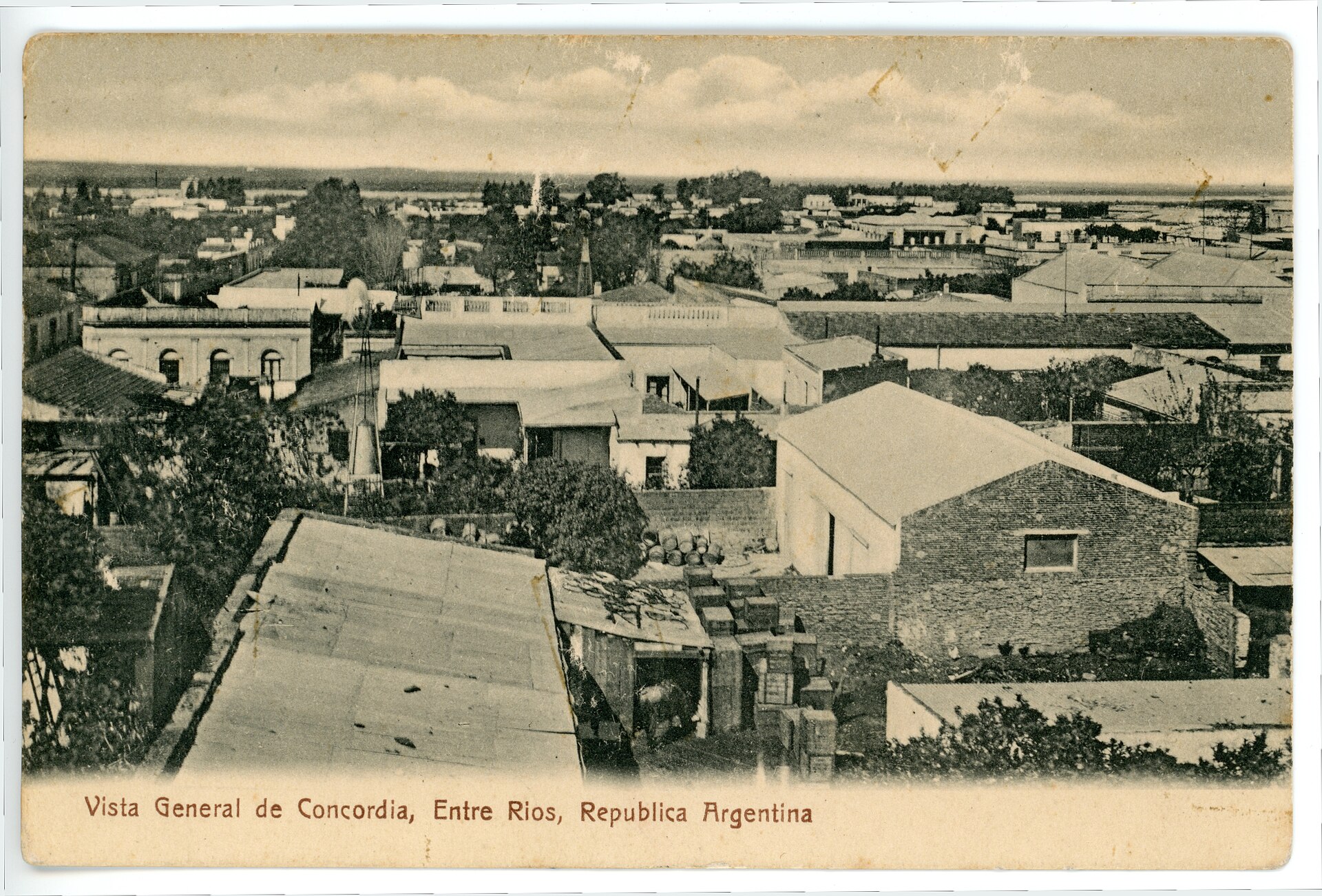 Crecida del río Uruguay obliga a evacuar familias en Concordia