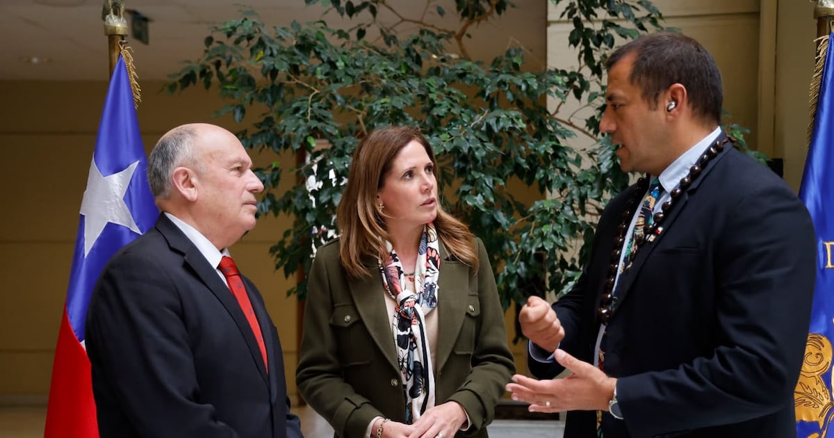 Diputados UDI lanzan campaña contra sesiones del Congreso en Santiago