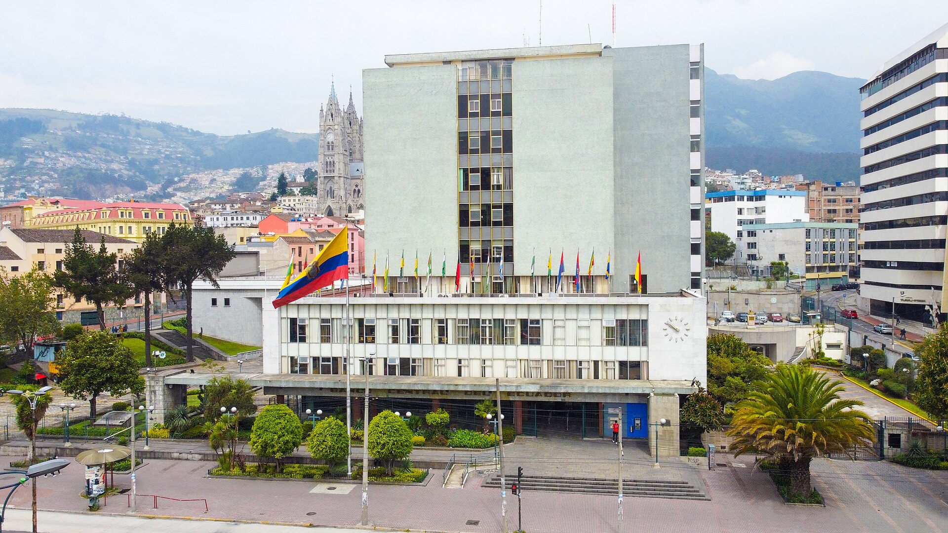 Ecuador gana competitividad exportadora con el dólar fuerte, según el Itcer