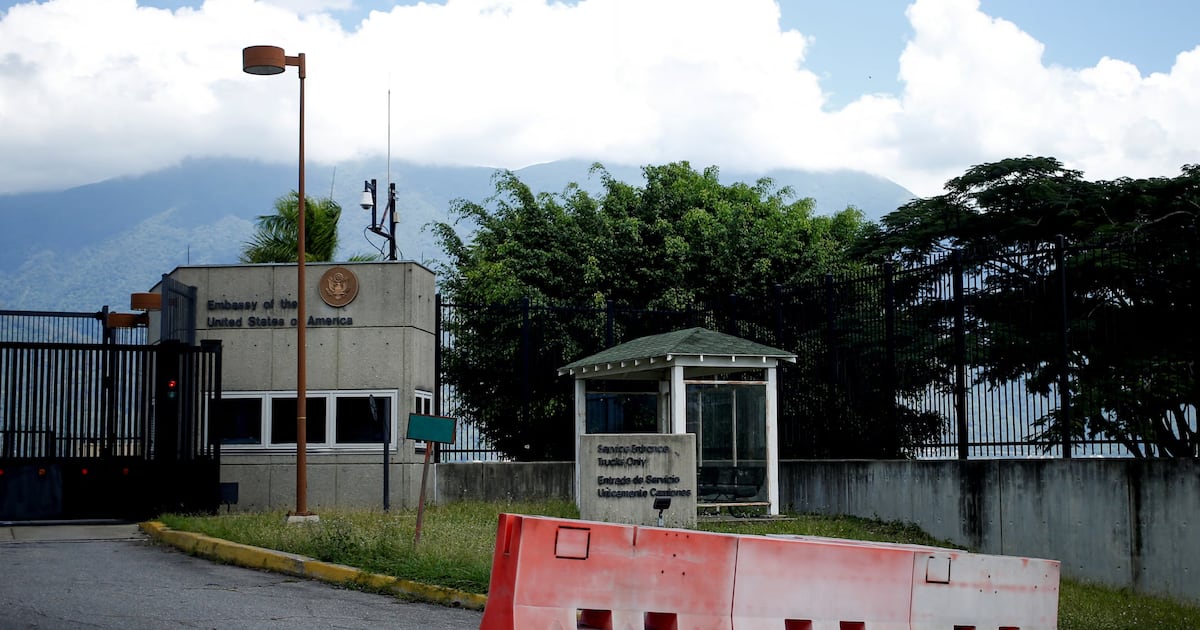EE.UU. reabre con todo su personal la embajada en Caracas