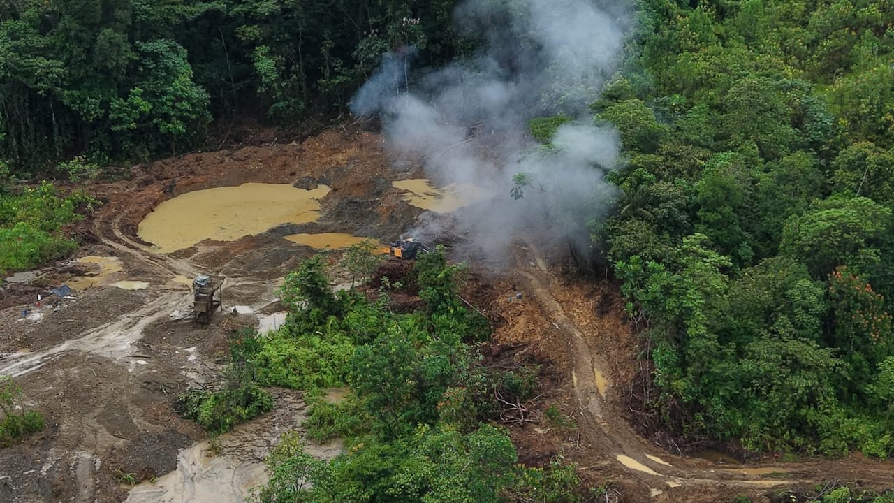 Ejército golpea al ELN y desmantela mina ilegal de oro en Chocó, Colombia