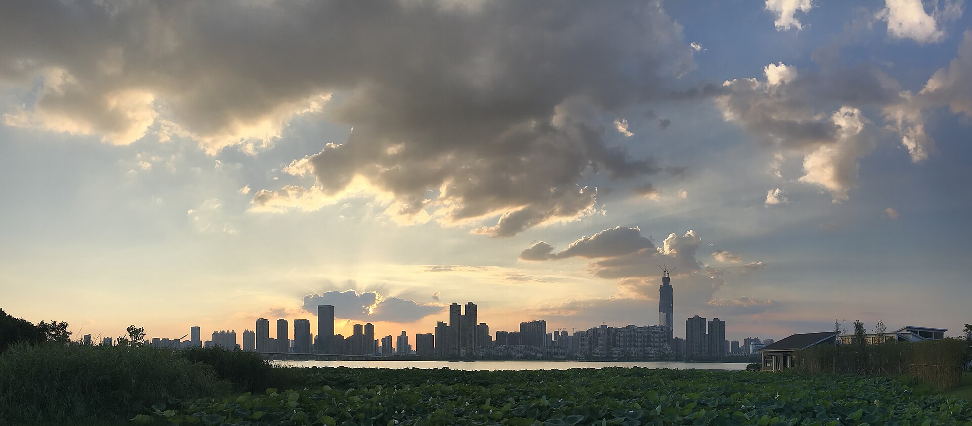 China condena a 14 años de prisión al exalcalde de Wuhan Zhou