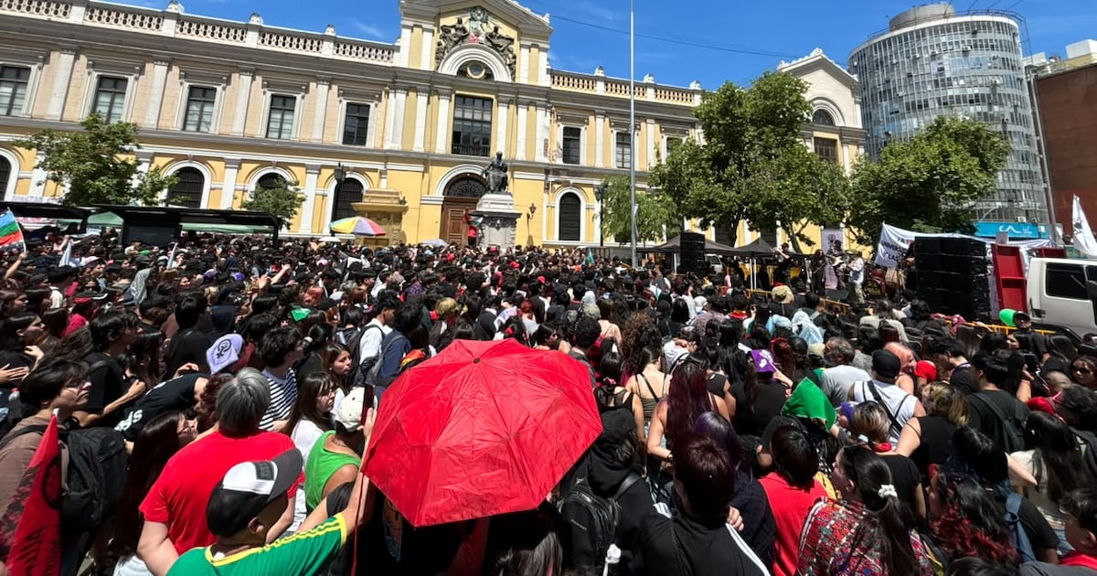 FECH celebra 120 años en Santiago y reclama al Gobierno de Chile por recortes