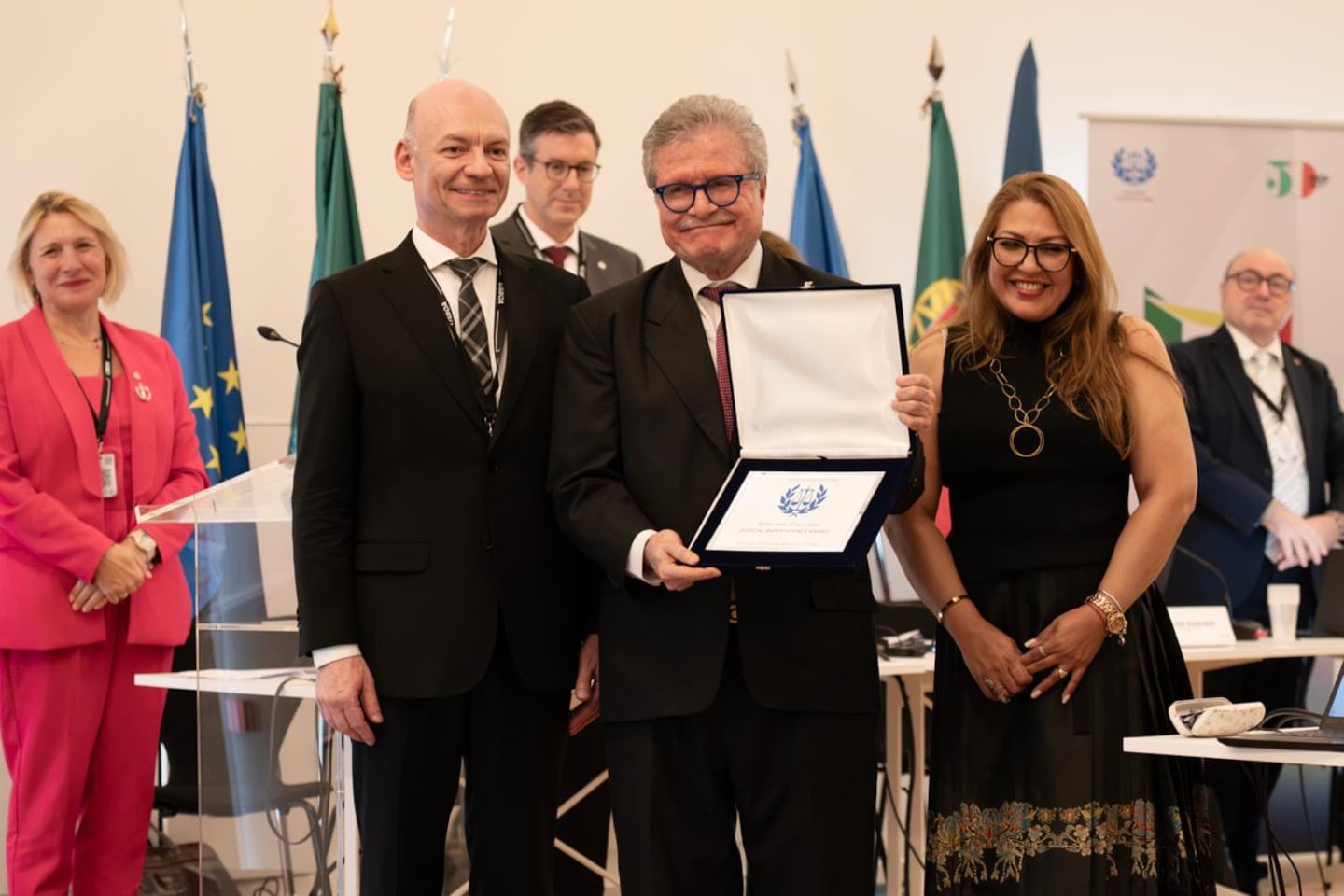Unión Internacional de Magistrados premia a Fernando Cruz en Costa Rica