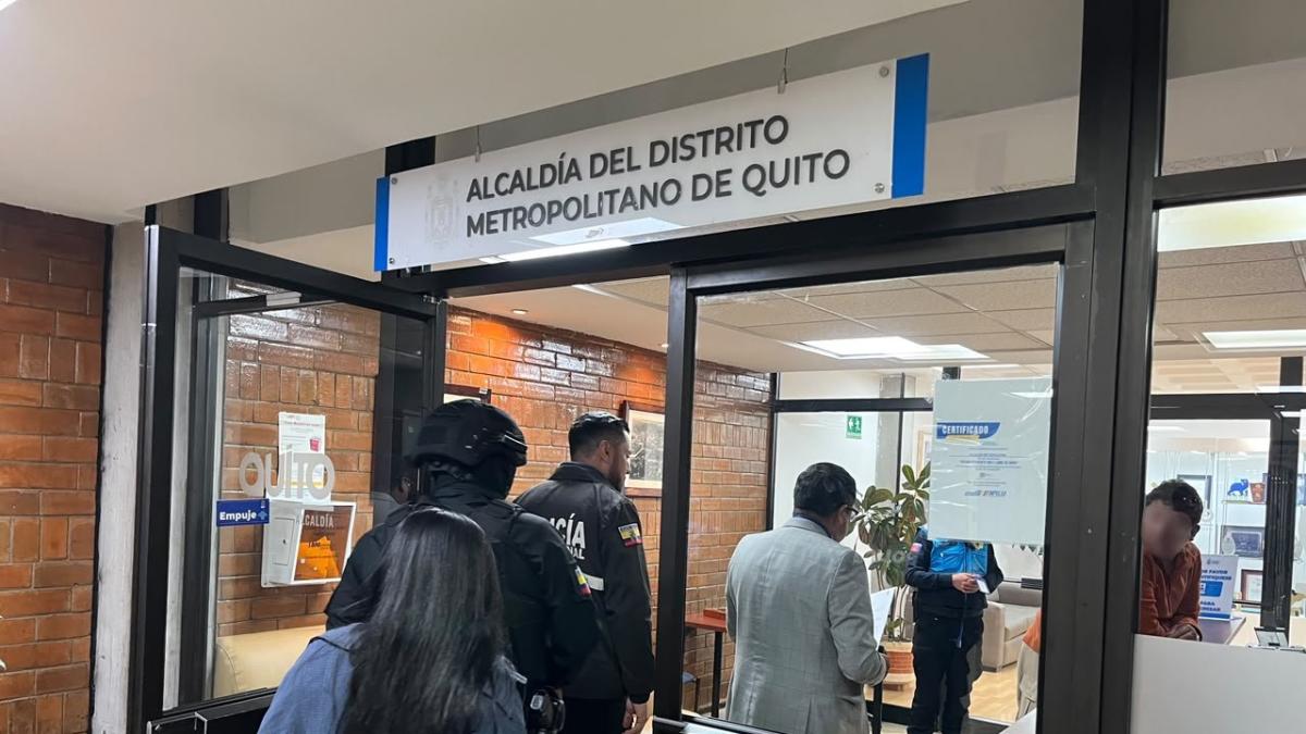 Fiscalía allana el Municipio de Quito por contratos de obra pública de 2024