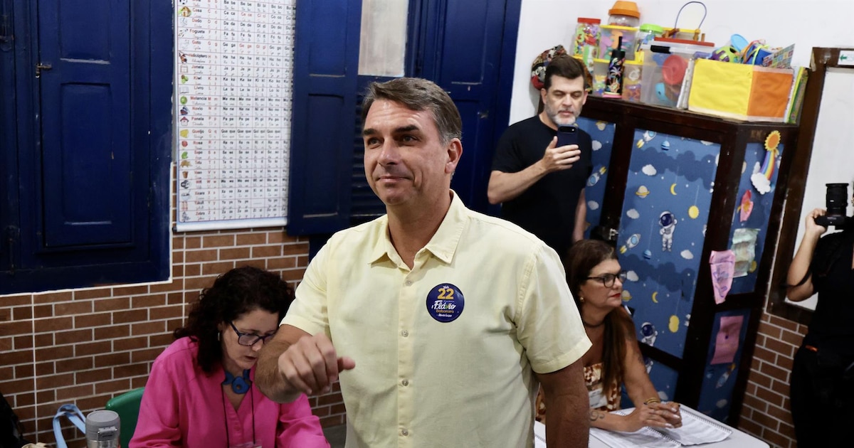 Flávio Bolsonaro no reconoce resultados y pedirá anular elecciones en Brasil