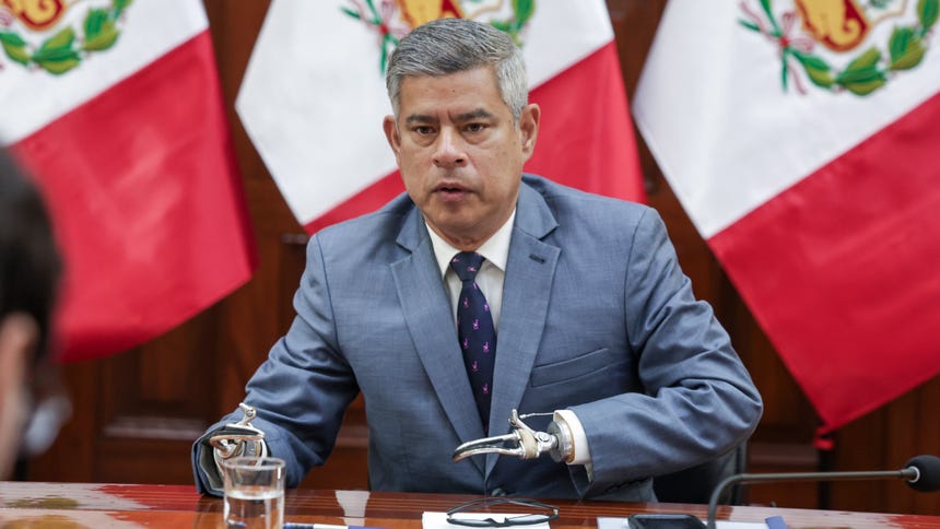 Galarreta defiende su gestión tras delegación de facultades en Perú