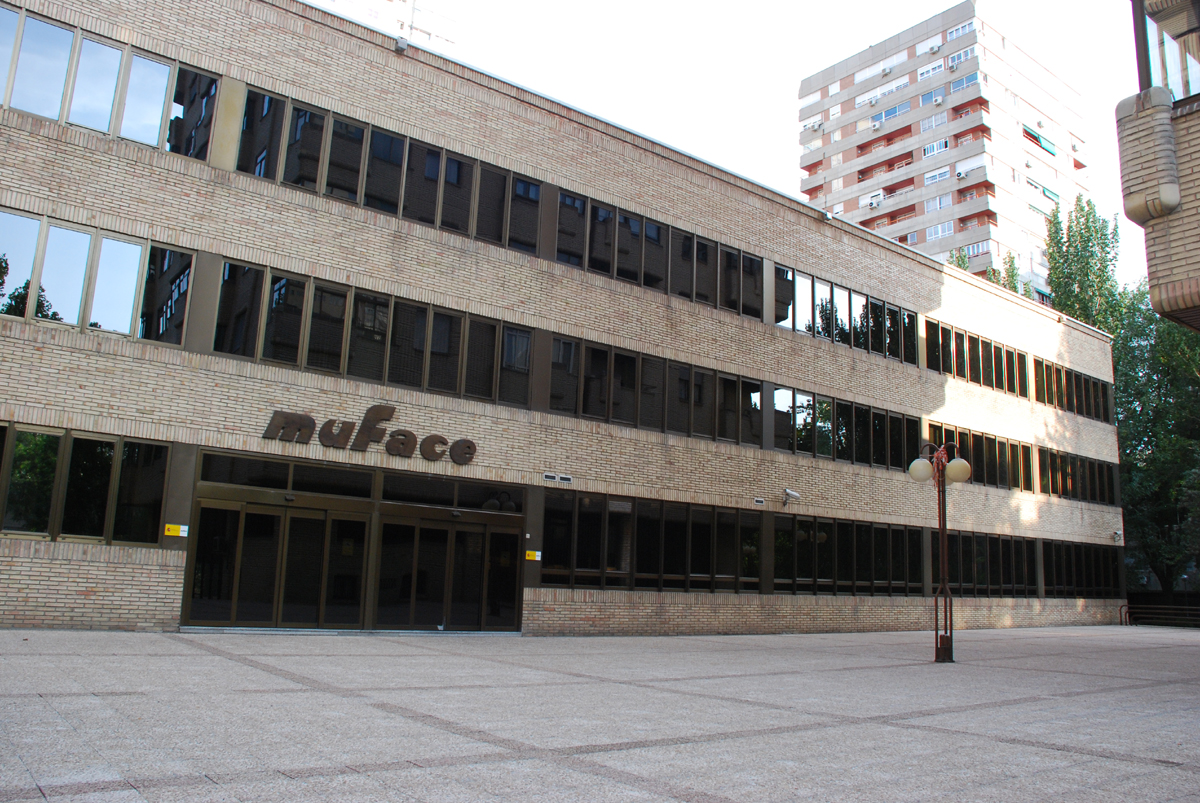 El Gobierno de España frena la venta total de las viviendas de Muface