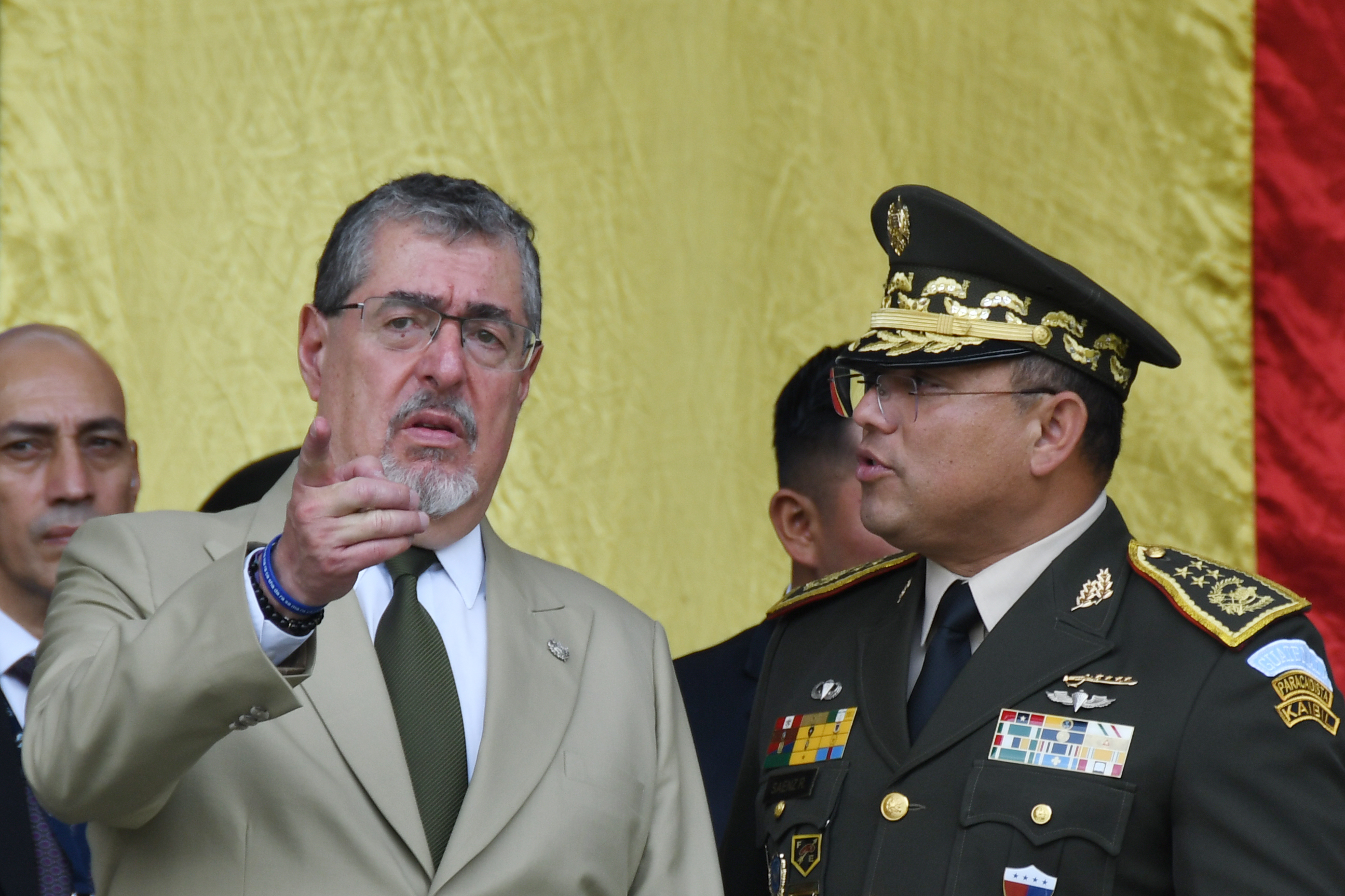 Henry Sáenz dice que radicales llamaron a militares a un golpe contra Arévalo