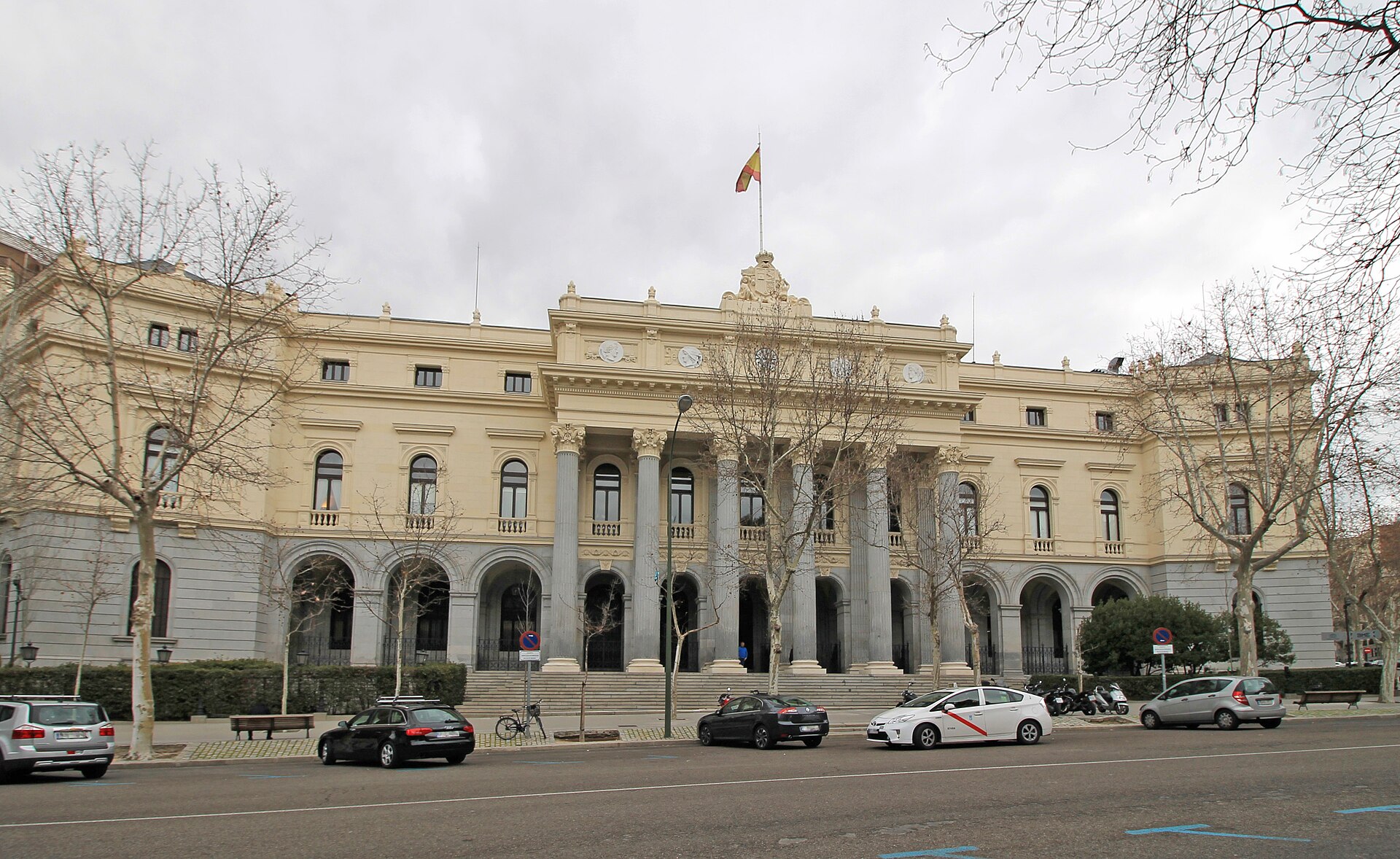 El Ibex 35 cae un 1,49% y pierde los 19.000 puntos en España