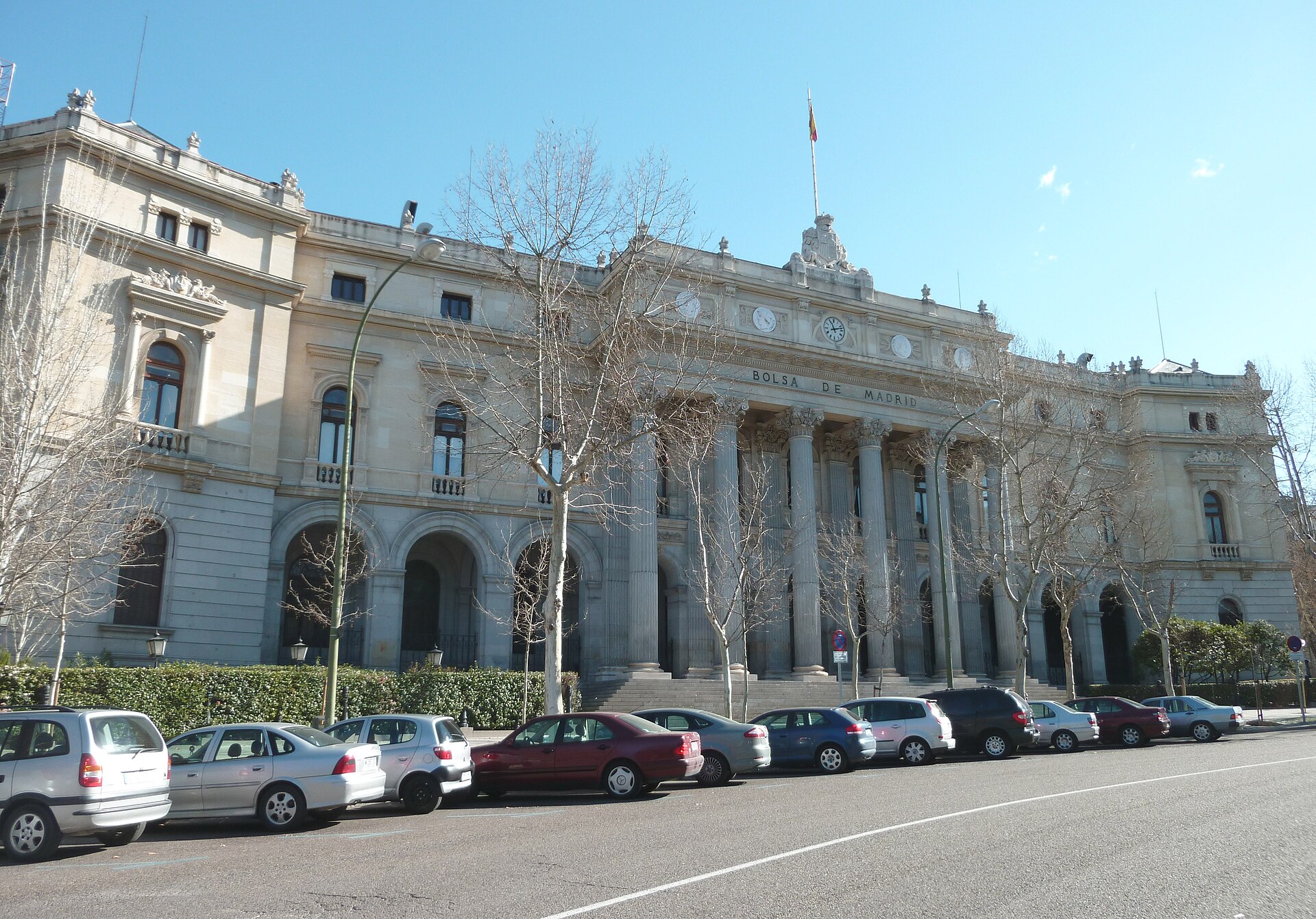 El Ibex 35 cede un 0,45% en España por la incertidumbre en Francia