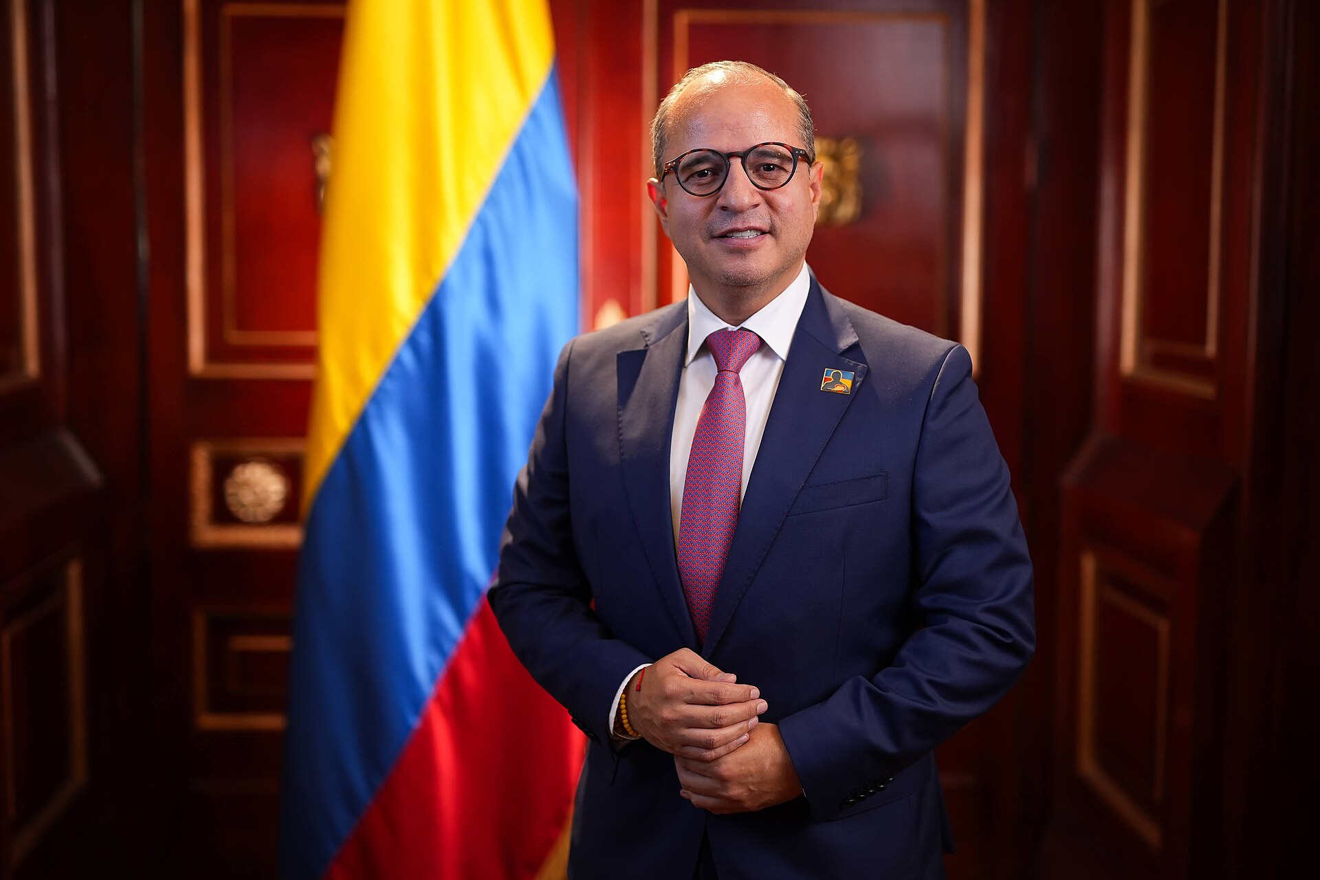 Senador Juan Espinal pide no instalar alumbrados navideños por El Niño en Colombia