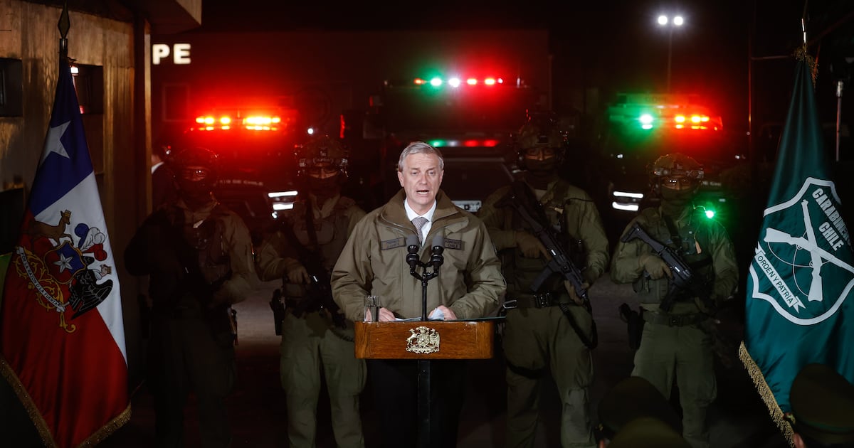 Kast presenta nuevos subfusiles para el Gope de Carabineros en Chile
