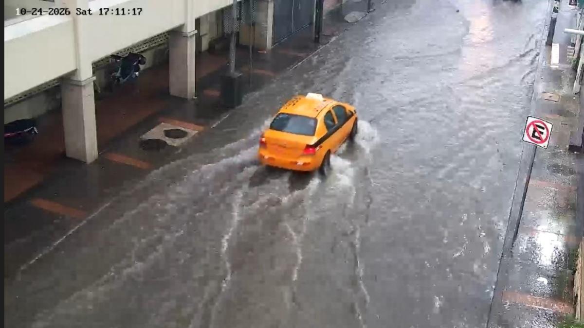 Fuerte aguacero inunda el norte de Guayaquil y deja más de 41 puntos anegados