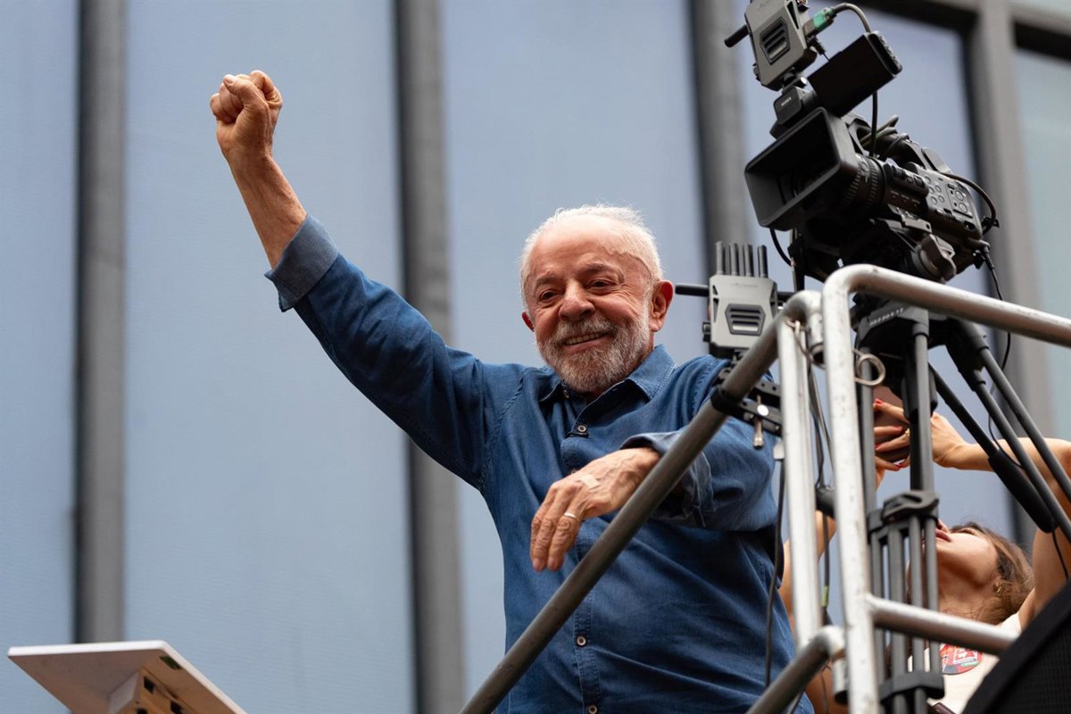 Lula autoriza revisar su secreto bancario y el de su familia antes del balotaje en Brasil