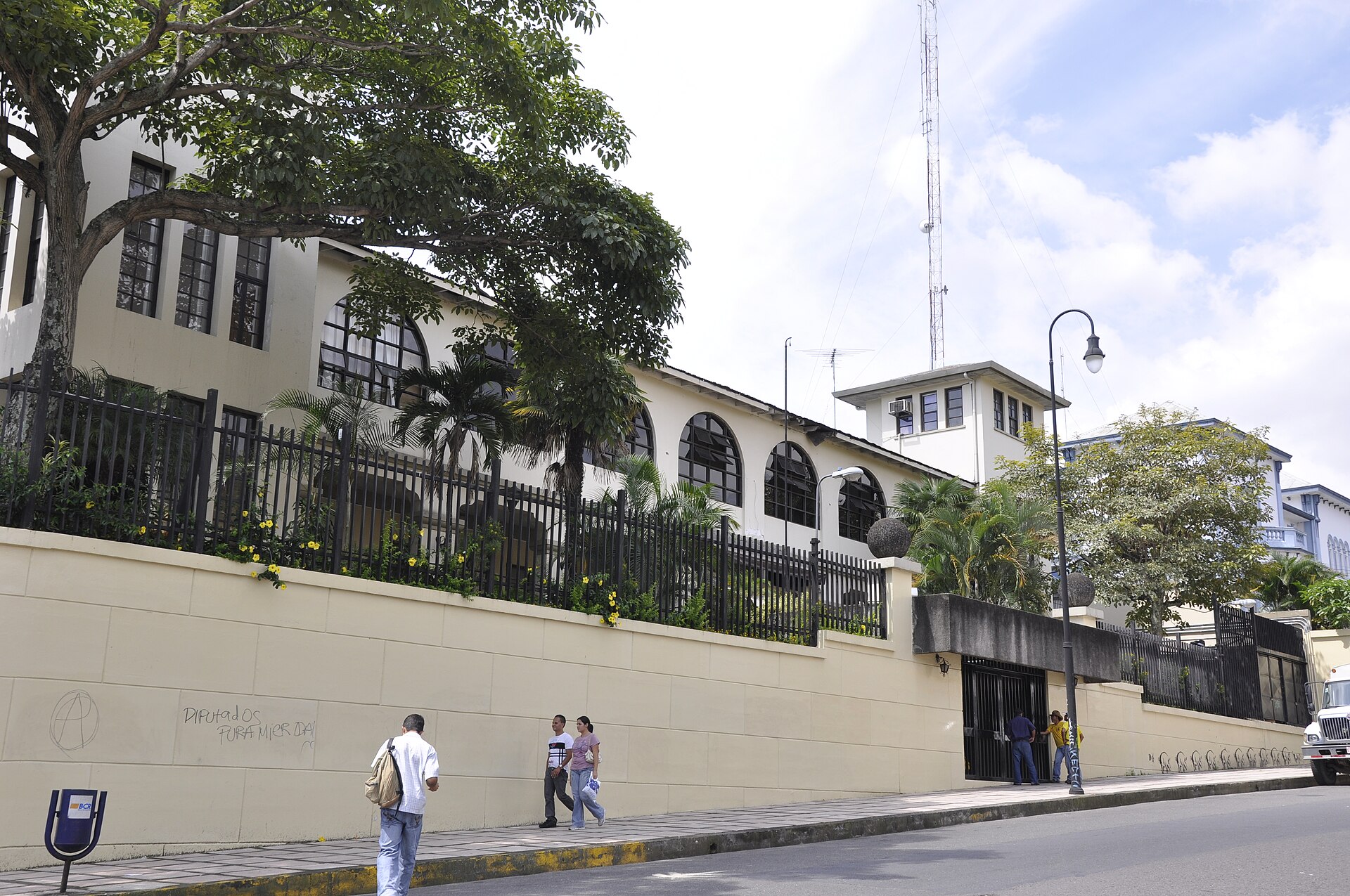 Cuatro magistrados de la Corte Suprema esperan decisión de diputados en Costa Rica