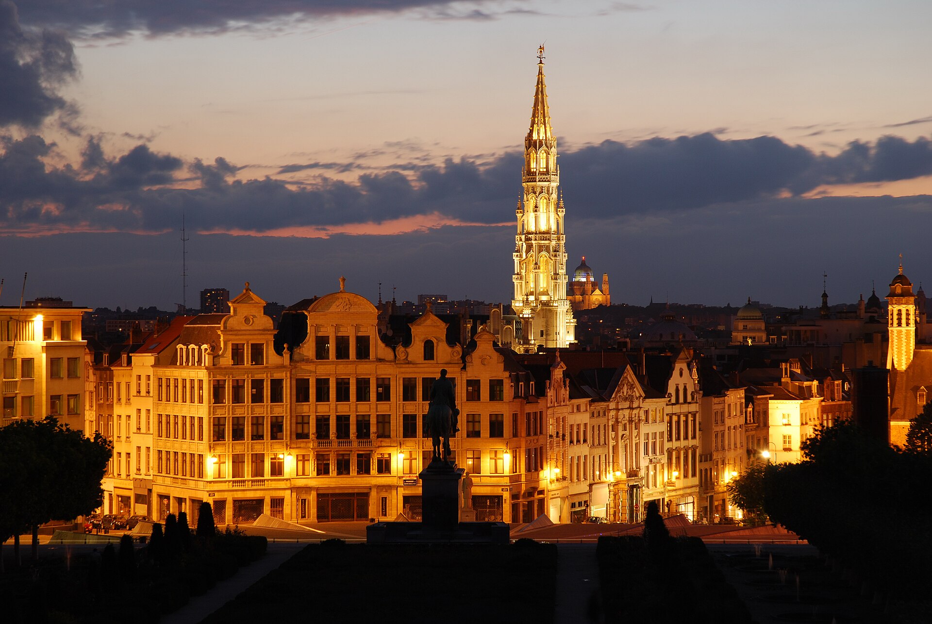 Decenas de miles marchan en Bruselas por acción climática en Bélgica