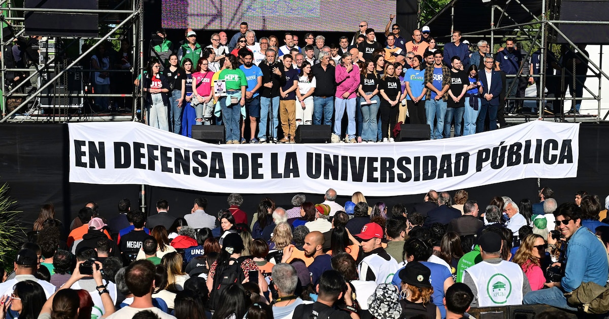Argentina: marcha universitaria exige aplicar la Ley de Financiamiento