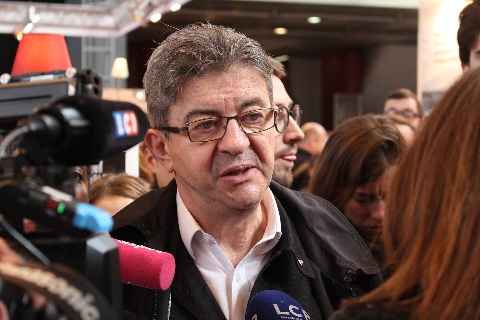 Mélenchon se desmarca de los saqueos en las protestas de Francia