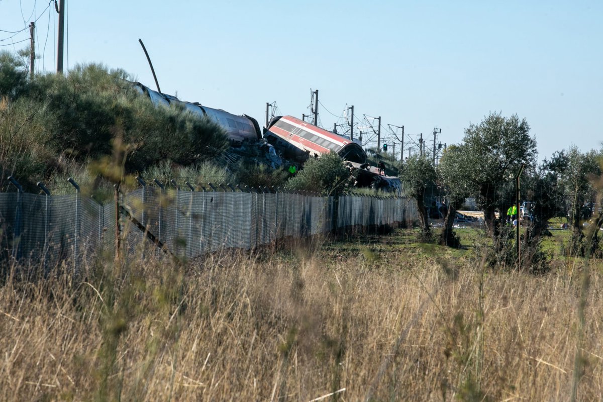 Al menos 10 muertos al chocar dos trenes de alta velocidad en Urda, Toledo