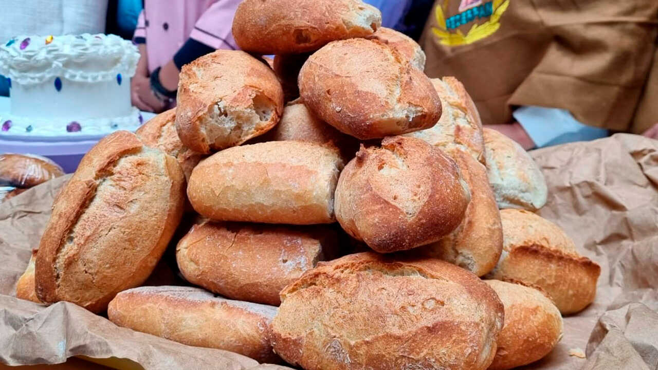 Panificadores de Bolivia definen en La Paz el nuevo precio del pan