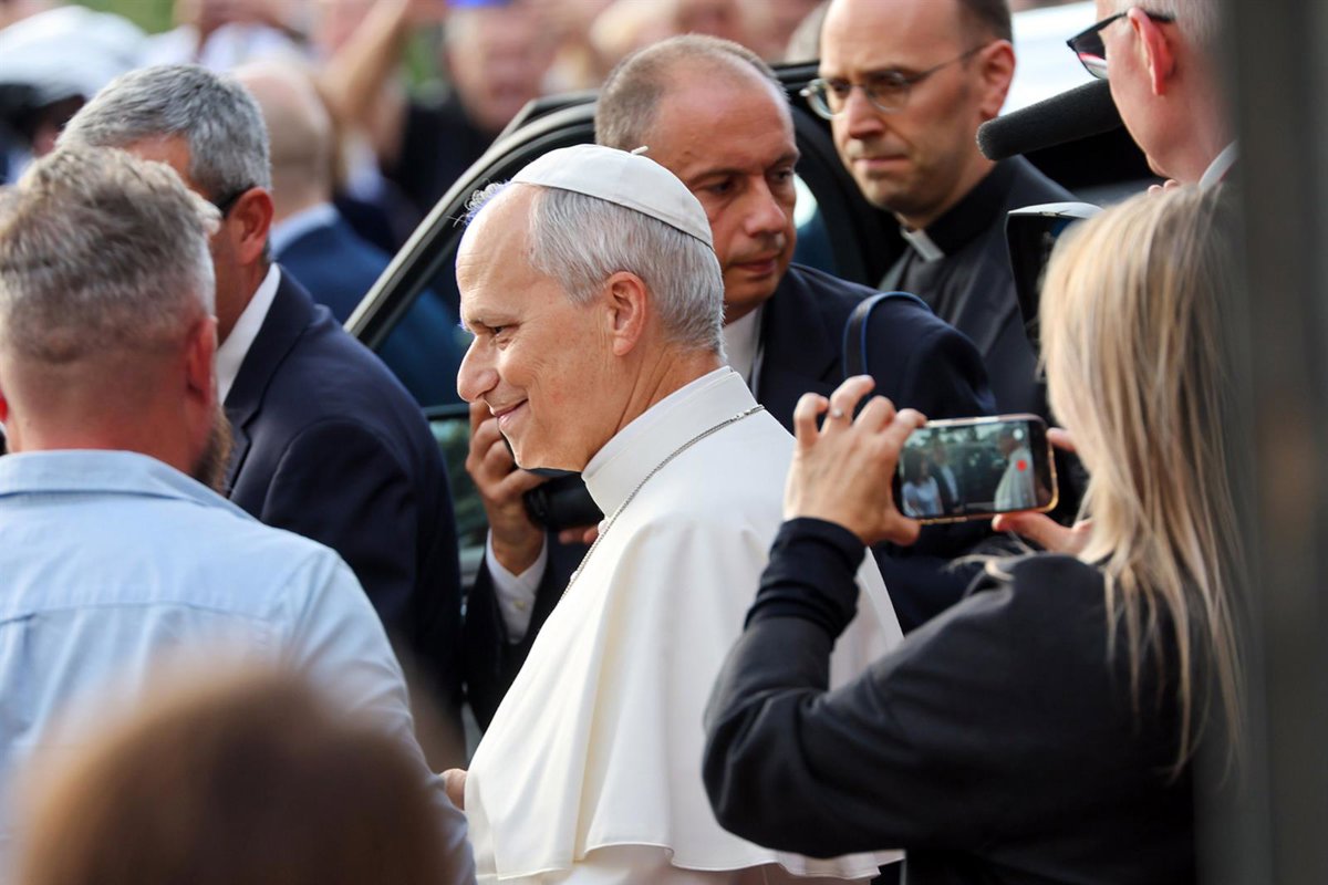 El Vaticano descarta tratamientos adicionales para el Papa León XIV tras operarle de un adenocarcinoma