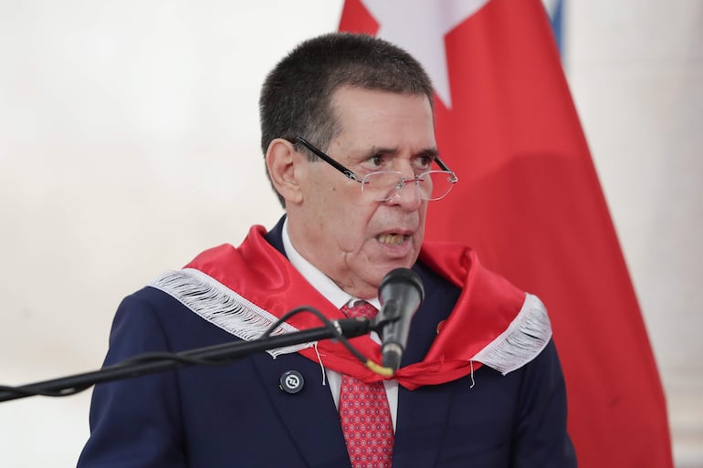 Paraguay: Horacio Cartes anuncia que Honor Colorado no irá a las internas de 2027