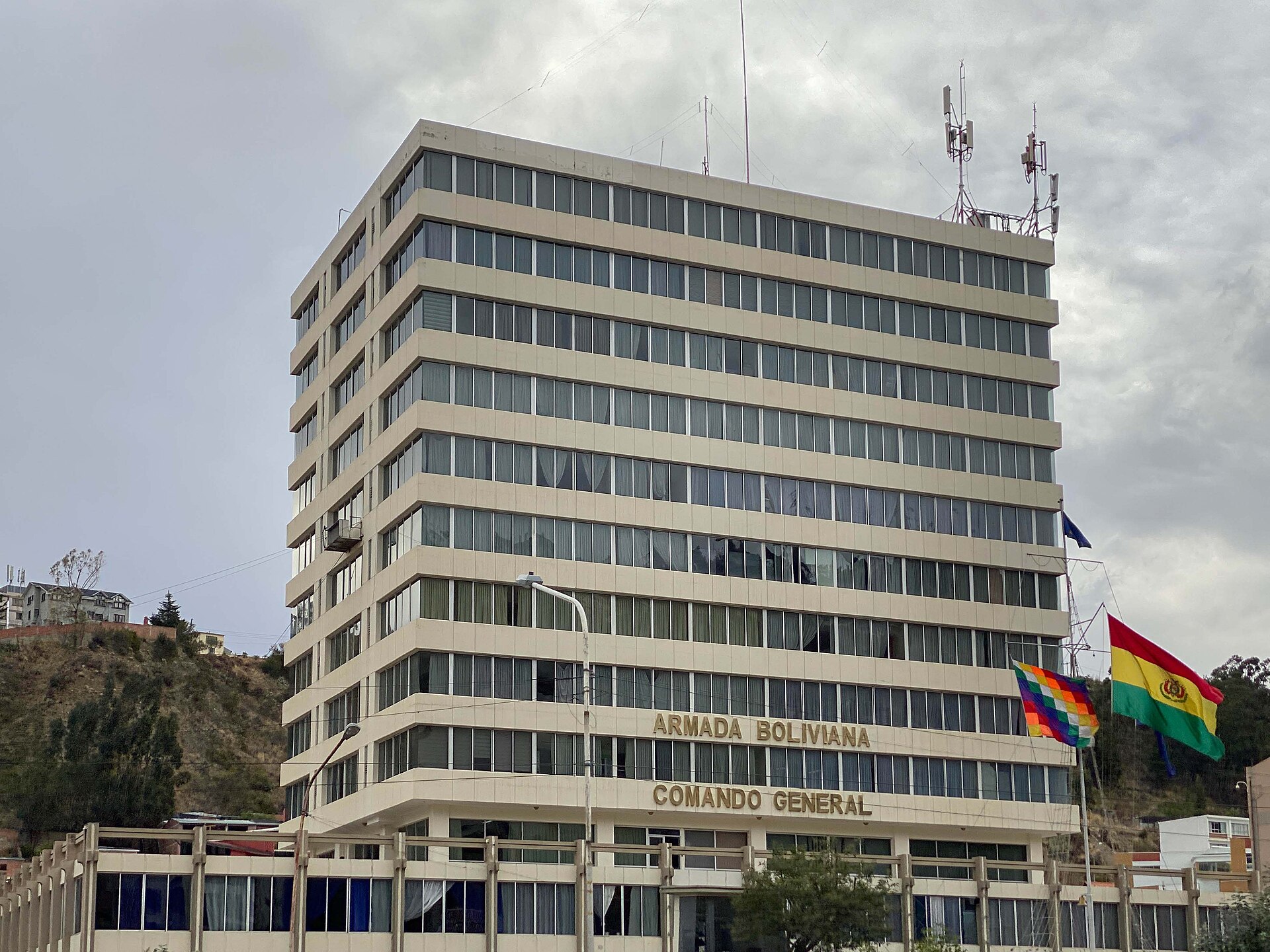 Paz encarga a la Armada combatir el narcotráfico en los ríos de Bolivia