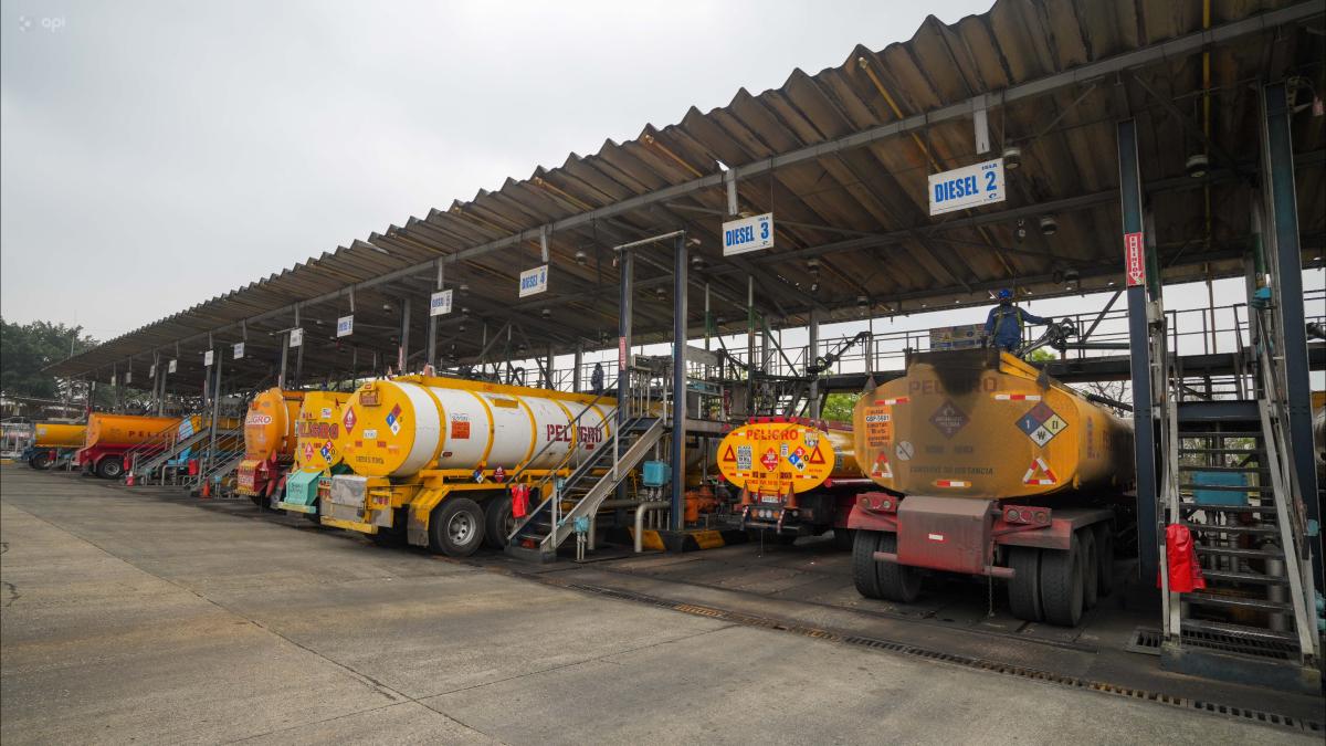 Petroecuador descarta desabastecimiento de diésel y aumenta el despacho
