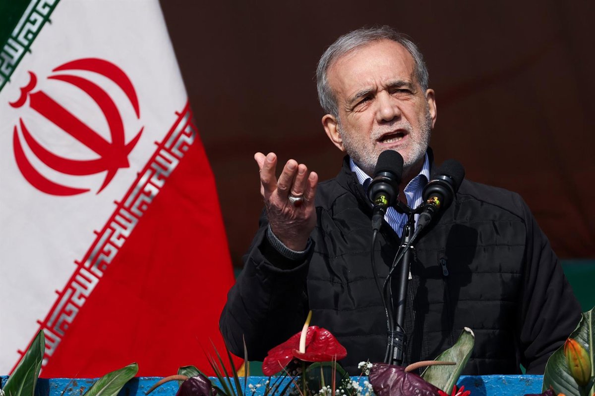Pezeshkian dice que Irán no negociará bajo bloqueo de EEUU