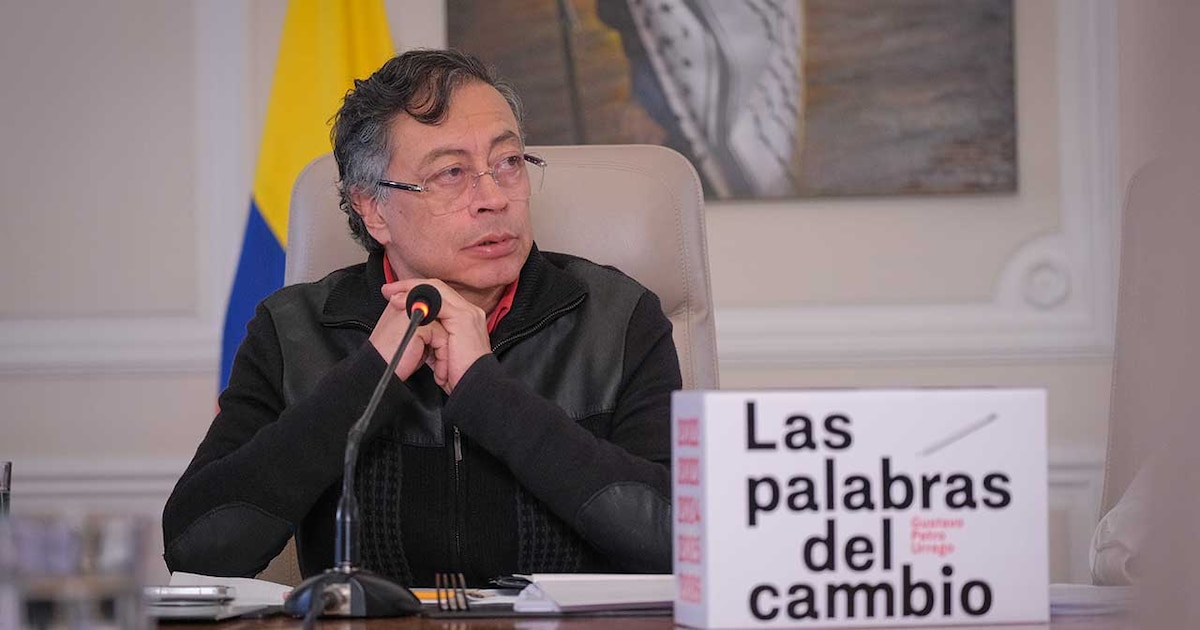 Colombia: Presidencia dice que no destinó recursos a los tomos de Petro
