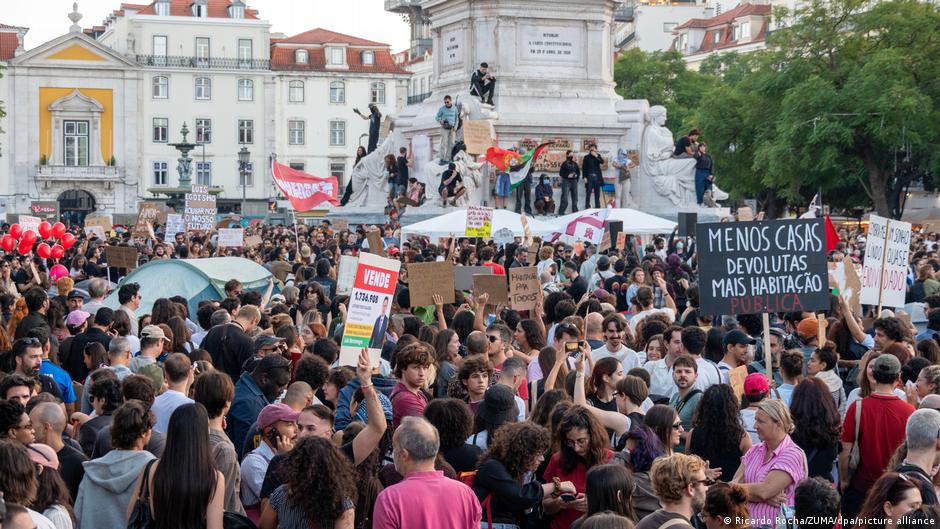 Protesta por la vivienda llega a Lisboa con tiendas de campaña en Portugal