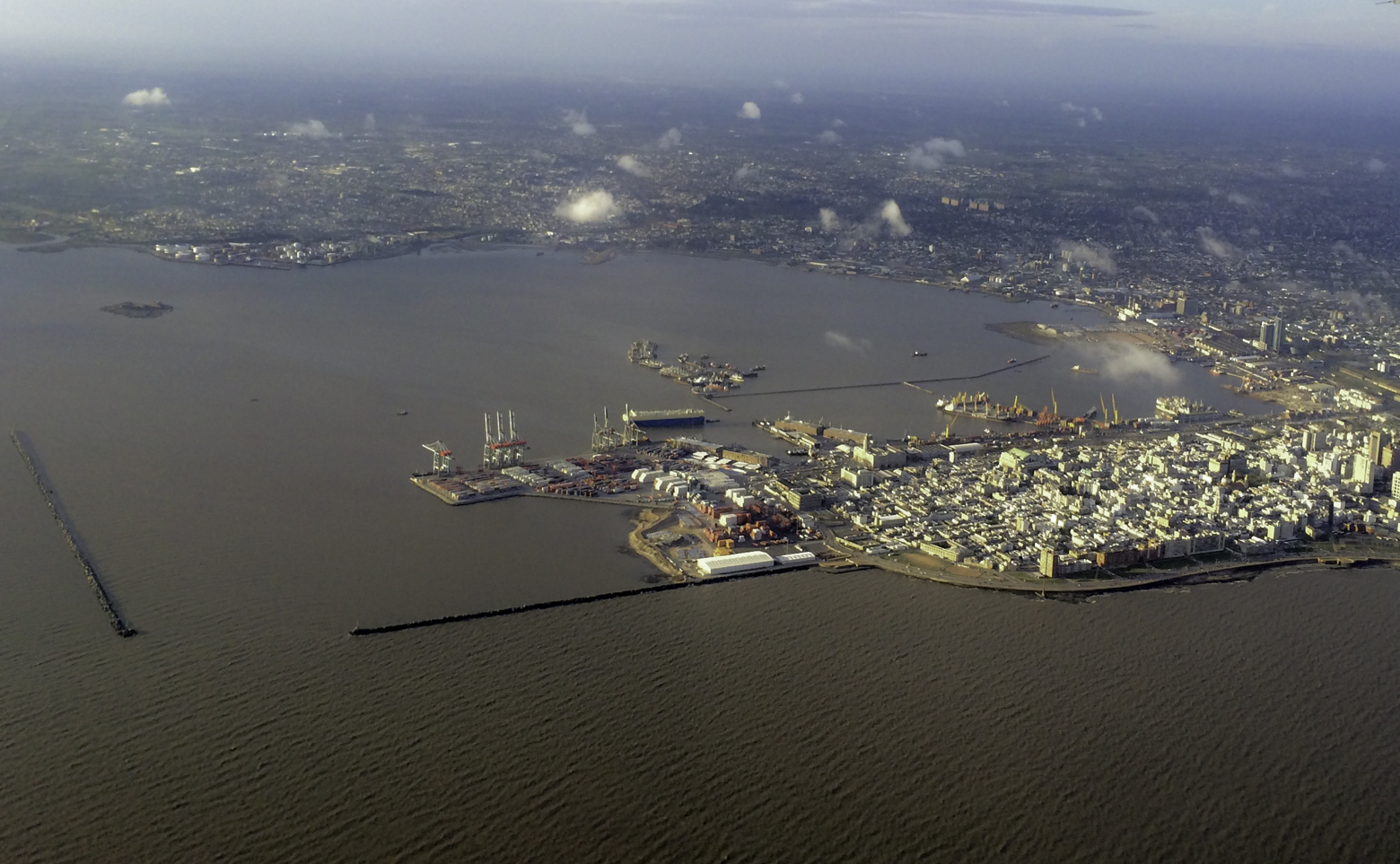 Uruguay: el puerto de Montevideo ve a Brasil como su principal rival