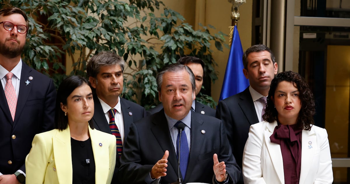 Republicanos chocan con la UDI y RN por las críticas a Rabat en Chile