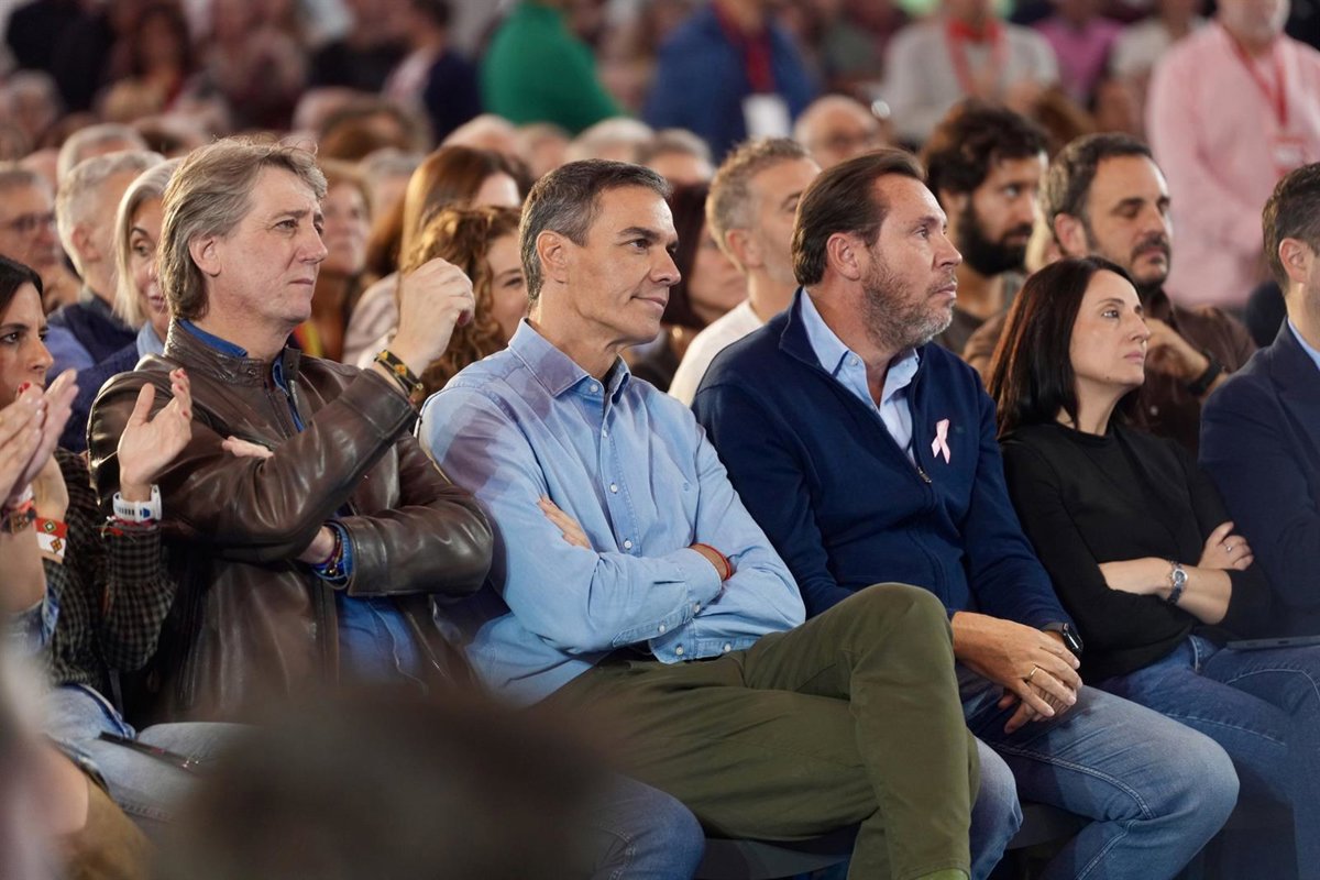 Sánchez pide concentrar el voto en el PSOE y promete subir el SMI cada año