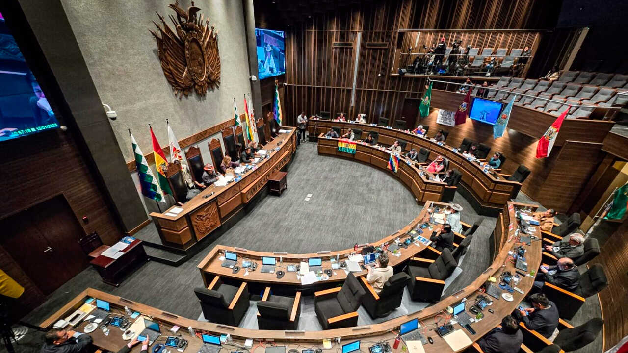 Senado de Bolivia aprueba listas de ascensos de generales en FFAA y Policía
