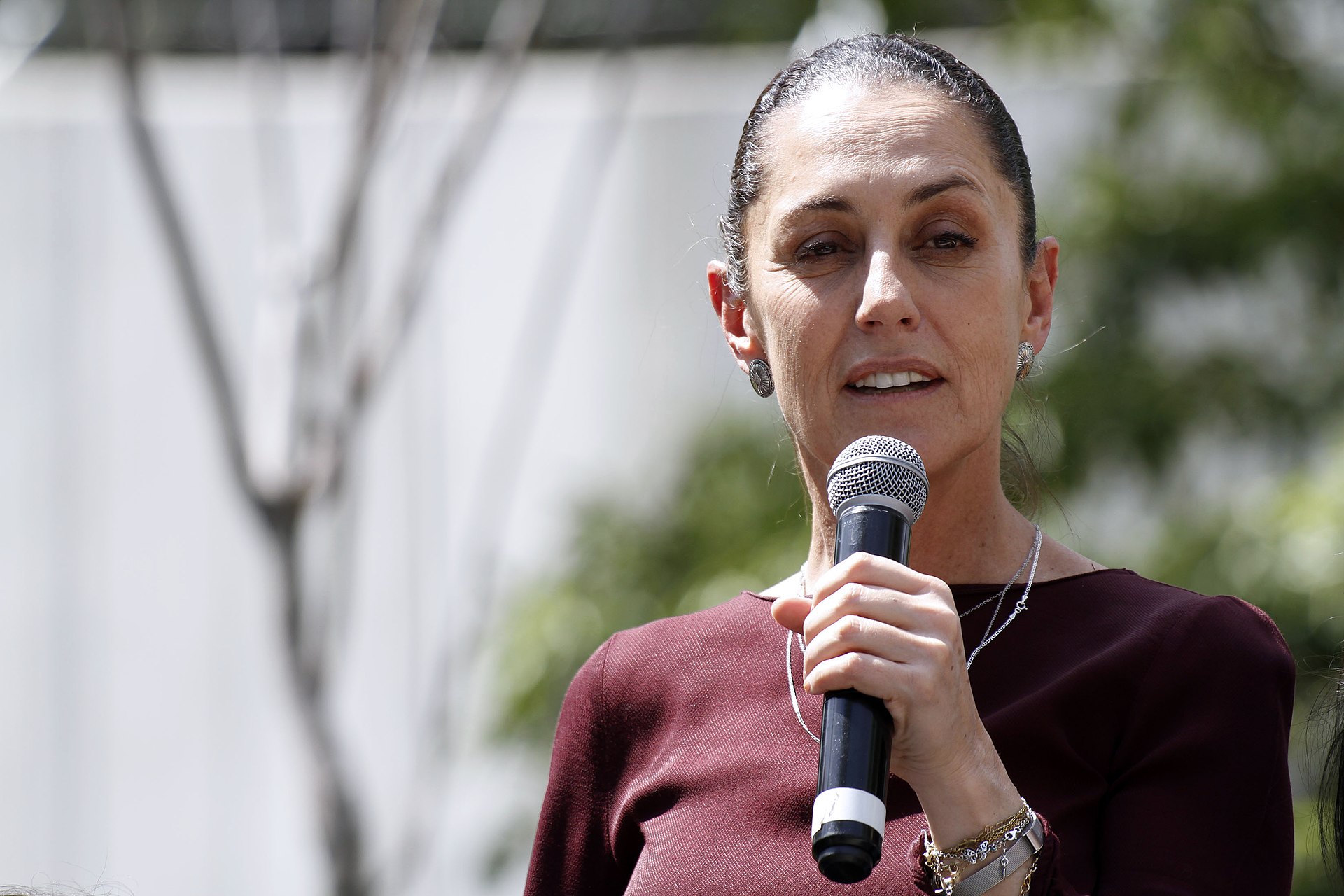 Sheinbaum convocará jóvenes para digitalizar almacenes de medicamentos en México