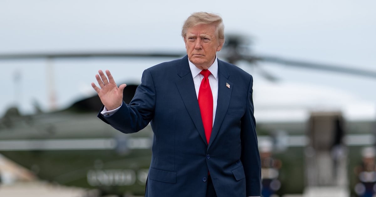 Trump cancela mítines presenciales en Iowa y Kansas antes de las legislativas