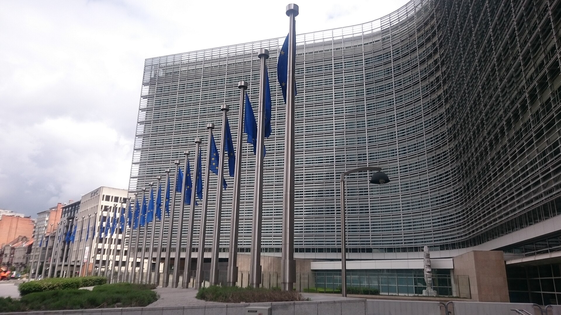 UE propone retrasar exigencias sobre metano en importaciones de gas