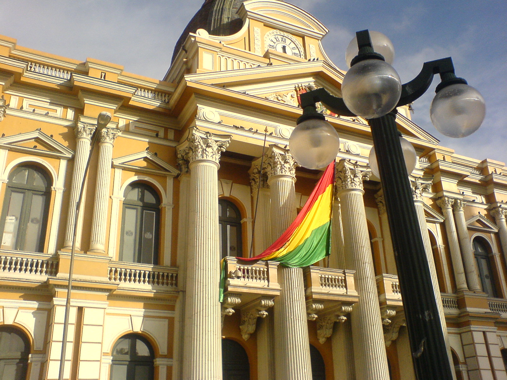Unidad expulsa al diputado Alejandro Reyes en Bolivia tras un audio con Cerimedo
