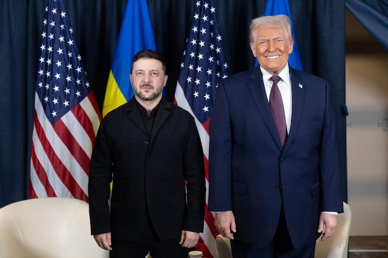 Zelenski habla con enviados de EE.UU. y Trump lo vuelve a criticar